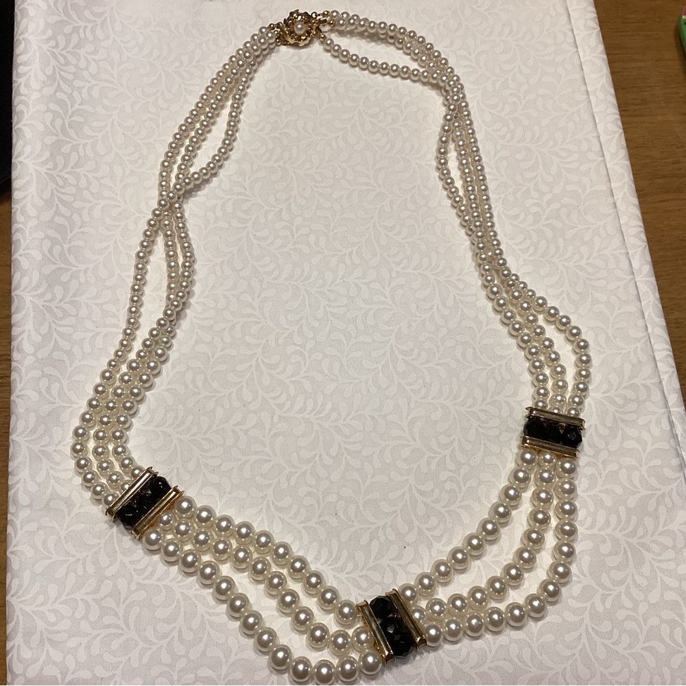 Elegant Trip Strand Faux Pearl Necklace with Black Accents